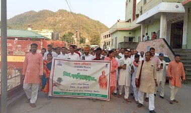 त्रिलोकपुर में संगठन एकल विद्यालय अभियान  द्वारा निकाली गयी प्रभात फेरी 