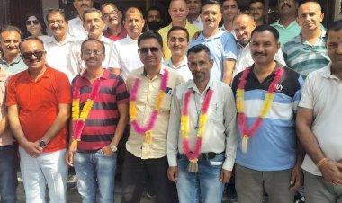 स्कूल प्रवक्ता संघ जिला सिरमौर के डॉ आई डी राही प्रधान एवं  दिनेश शर्मा महासचिव मनोनीत