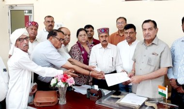 अनुसूचित जाति आयोग अध्यक्ष कुलदीप धीमान से मिला श्री गुरु रविदास महासभा प्रतिनिधिमंडल, बोर्ड गठन व बजट बढ़ोतरी सहित विभिन्न मांगों को लेकर सौंपा ज्ञापन