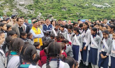 छात्रों को व्यवहारिक ज्ञान प्रदान करें अध्यापक: मुख्यमंत्री