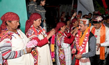 मुख्यमंत्री ने आनी के बागा-सराहन में ‘सरकार गांव के द्वार’ कार्यक्रम की अध्यक्षता की