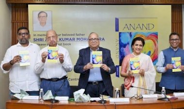 हिमाचल प्रदेश के पूर्व आई ए एस अधिकारी  श्री अशोक कुमार मोहापात्रा की पुस्तक" आनन्द"    को  इंडिया इंटरनेशनल  सेंटर नई दिल्ली में लॉच किया गया