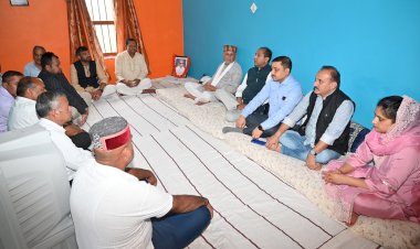 पच्छाद में बलदेव भंडारी के घर पहुंच कर नेता प्रतिपक्ष ने व्यक्त की अपनी संवेदना