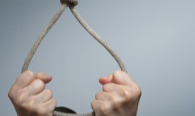 यूपी के अमित कुमार ने पंखे से लटक कर आत्महत्या की...एफआईआर दर्जयूपी के अमित कुमार ने पंखे से लटक कर आत्महत्या की...एफआईआर दर्ज