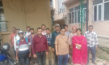 दैनिक वेतन भोगी संघ सिरमौर का एक प्रतिनिधि मंडल उद्योग मंत्री  हर्षवर्धन चौहान से मिला