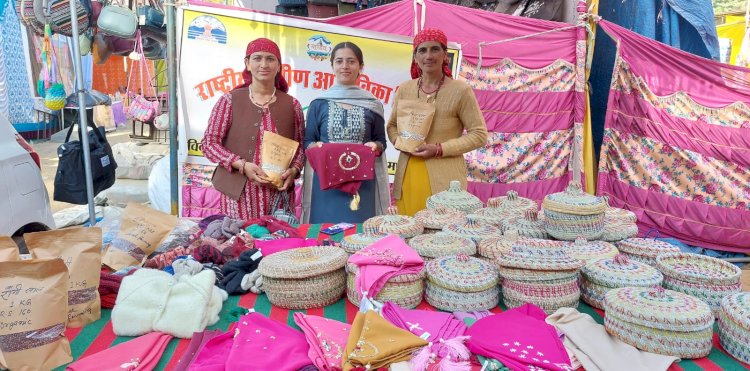 गांव की बेटियां, महिलाएं बन रहीं उद्यमी: हिम इरा शॉप से आत्मनिर्भरता और संस्कृति का नया अध्याय