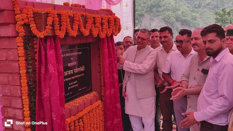 विधायक अजय सोलंकी ने धीड़ा से मोरियों-नदाली-नियोंन सड़क का किया लोकार्पण....