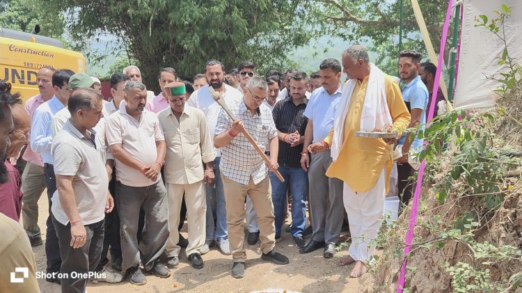 विधायक अजय सोलंकी ने किया जब्बल का बाग से त्रिलोकपुर वाया कड़ईवाला, खरकों सड़क का भूमि पूजन