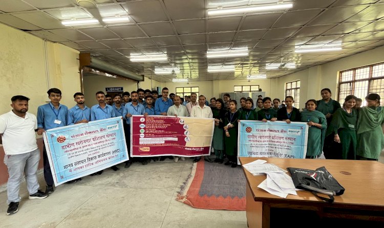 ‘नौकरी करने से अच्छा है अपना उद्यम लगाना’ आरसेटी ने आईटीआई बणी में आयोजित किया जागरुकता शिविर