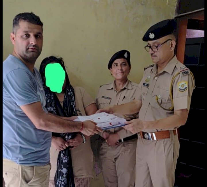 महिला तस्कर  गिरफ्तार .. 09 ग्राम स्मैक  14,000 रूपये की नकदी बरामद की