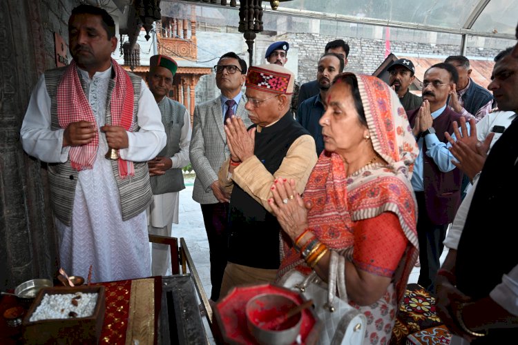 राज्यपाल ने हाटेश्वरी माता मंदिर में पूजा-अर्चना की