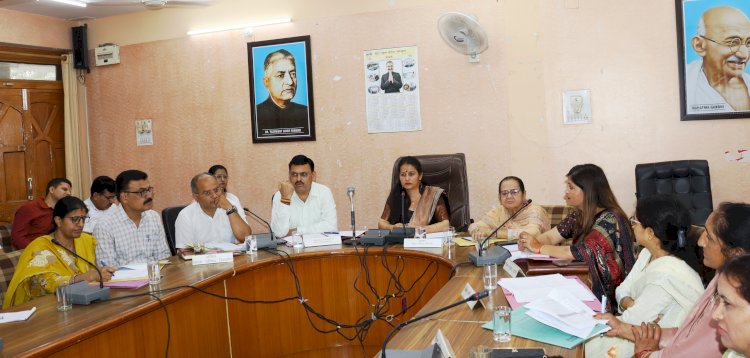 जिला में विकास कार्यो का निष्पादन समय व पारदर्शिता से करें अधिकारी : सीमा कन्याल