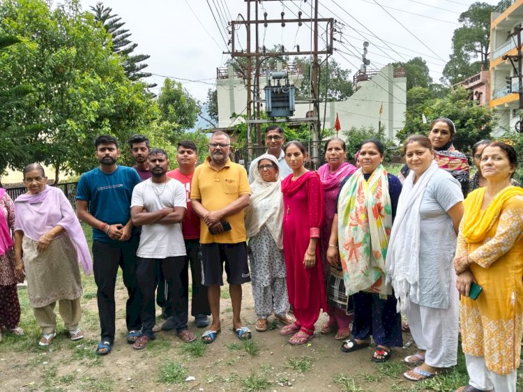 वार्ड नंबर 5 में पेयजल समस्या से जूझ रहे लोग, विभाग से मिल रहा केवल आश्वासन