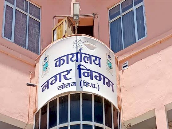 सोलन नगर निगम के नाम पर पीएम आवास योजना की  किश्त जारी करवाने के लिए 7 हजार को डिमांड: कमिश्नर बोली गैर कानूनी .….