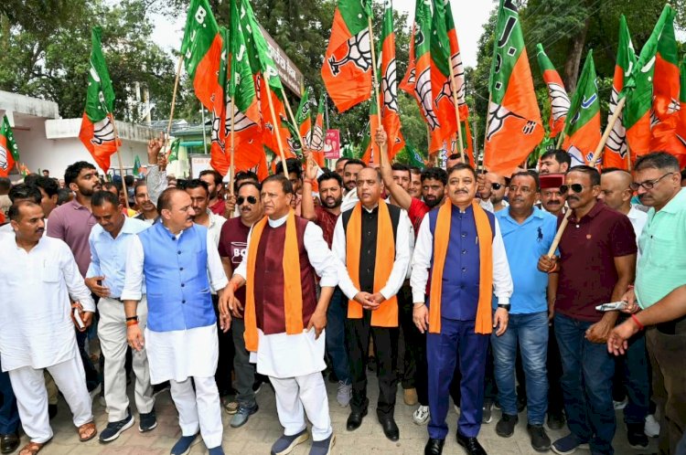 अधिकारी जान लें कि सरकारें आती जाती रहती हैं, भावनाएं कुचलने का प्रयास न करें : जयराम ठाकुर