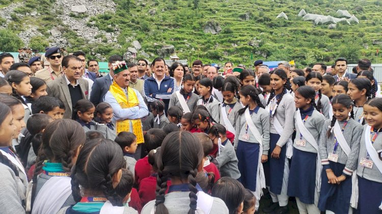 छात्रों को व्यवहारिक ज्ञान प्रदान करें अध्यापक: मुख्यमंत्री