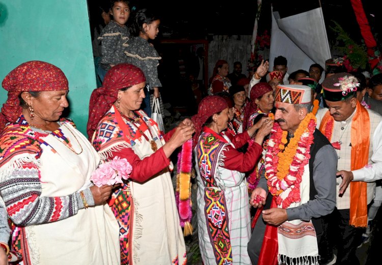 मुख्यमंत्री ने आनी के बागा-सराहन में ‘सरकार गांव के द्वार’ कार्यक्रम की अध्यक्षता की
