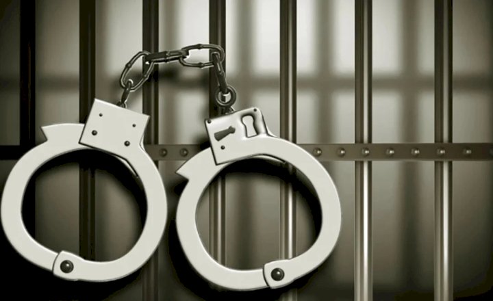 छात्राओं से छेड़खानी करने वाला आरोपी शिक्षक हिरासत में लिया, एफआईआर दर्ज. .25 छात्राओं ने छेड़खानी  करने के लगाये गंभीर आरोप..