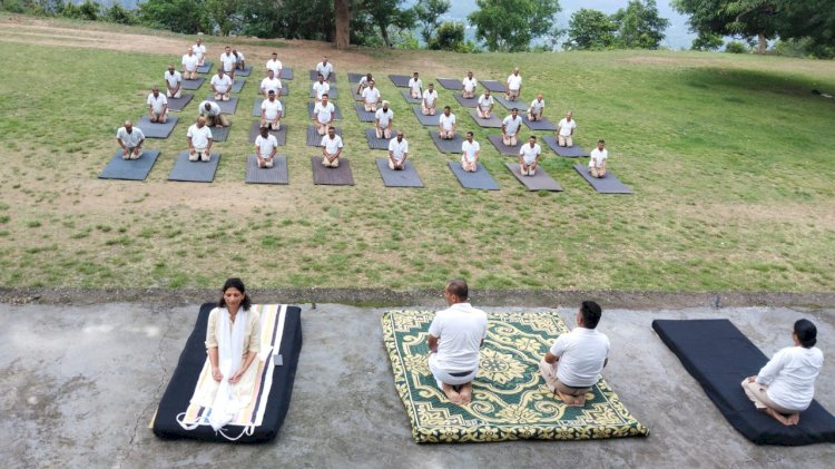 अन्तर्राष्ट्रीय योग दिवस पर गृह रक्षक चतुर्थ वाहिनी प्रशिक्षण केंद्र, नाहन में योग शिविर आयोजित हुआ