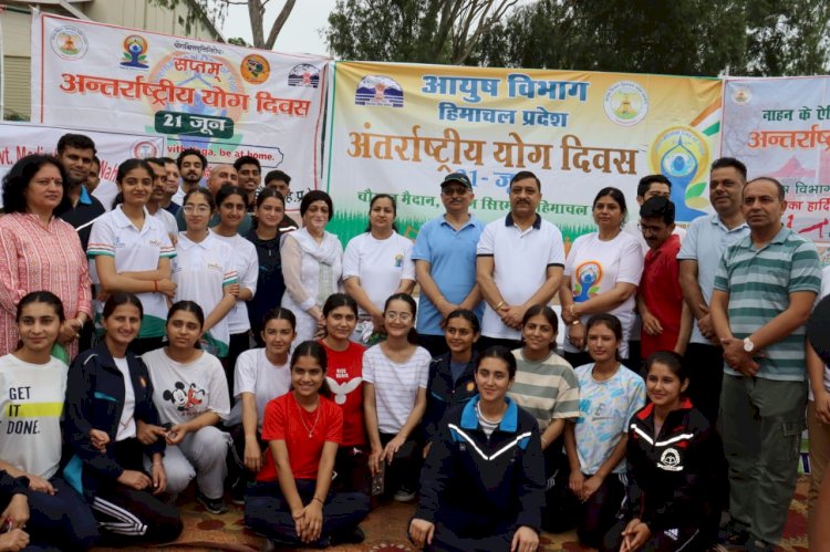 नाहन के चम्बा ग्राउंड में 11वां अन्तर्राष्ट्रीय योग दिवस का आयोजन हुआ