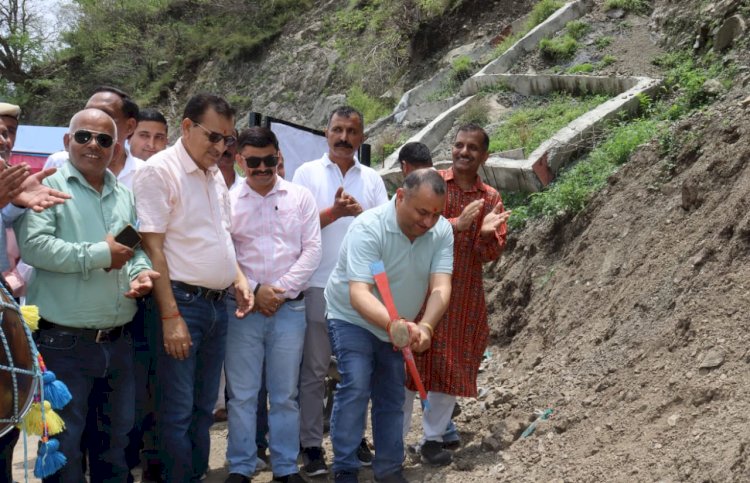 उपाध्यक्ष विधानसभा ने किया 6 करोड़ 70 लाख रुपए से बनने वाली डडुआ- नाडी सड़क का शिलान्यास