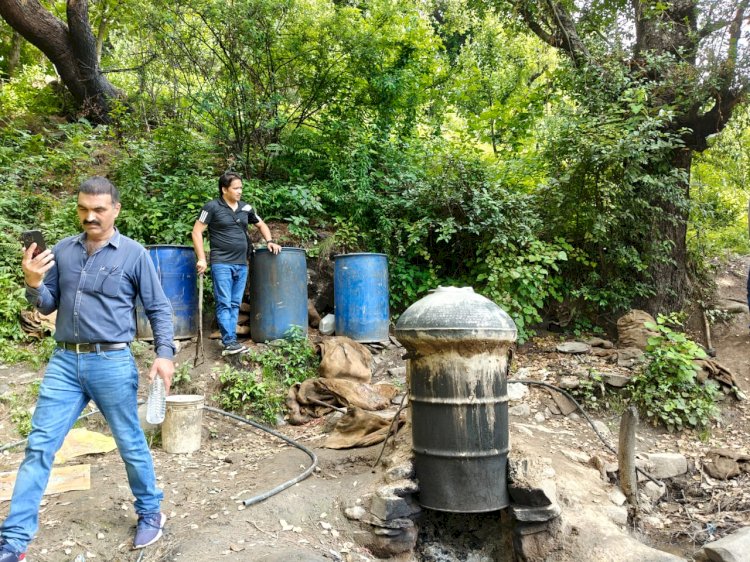 चार अवैध शराब की भट्टियों व 2600 लीटर लाहन मौके पर नष्ट की...