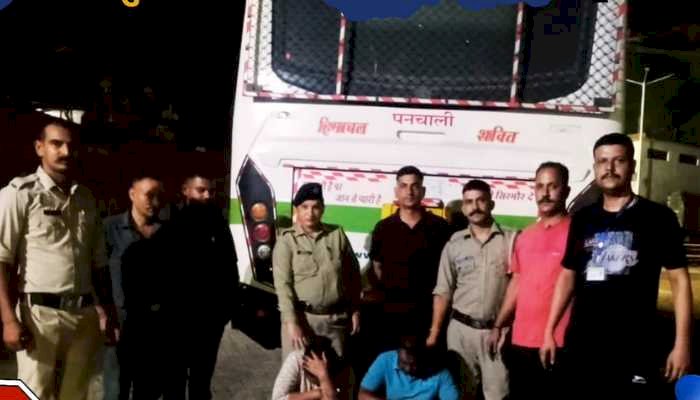 मनाली से देहरादून जा रही बस में सफर कर रहे बाप- बेटी से पकड़ी 2 किलो चरस, हिरासत में लिए