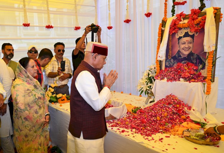 राज्यपाल ने वीरभद्र सिंह को श्रद्धांजलि अर्पित की