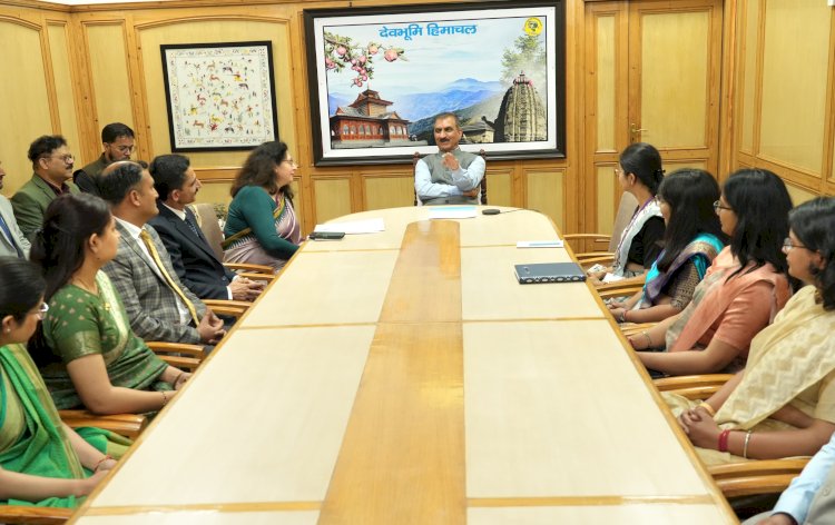 प्रशिक्षु अधिकारियों ने मुख्यमंत्री से भेंट की, मुख्यमंत्री ने अधिकारियों को जन कल्याण केन्द्रित दृष्टिकोण अपनाने को कहा