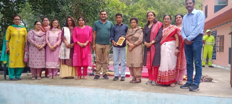 IIT/JEE क्वालीफाई करने वाले छात्र विकास चौधरी जब पहुंचे अपने बनकला स्कूल फिर क्या हुआ...