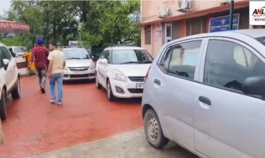 मेडिकल कॉलेज नाहन परिसर में स्टाफ़ की गाड़ियों की अवैध पार्किंग से एम्बुलेंस घूमना मुश्किल हुआ..