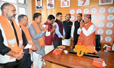 डॉ बिंदल ने भाजपा मुख्यालय में संभाला पदभार