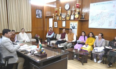 मिड डे मील में ताजी खाद्य सामग्री का हो इस्तेमाल - उपायुक्त