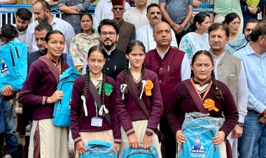 बैग, पठन व राहत सामग्री से स्कूली बच्चों की शिक्षा में नहीं आयेगी कोई बाधा: अनुराग सिंह ठाकुर