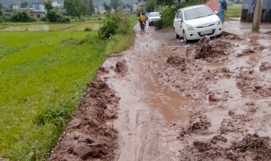 बनकला- रखनी लिंक रोड़: कभी ब्लॉक की सड़क थी फिर हो गई लोक निर्माण विभाग की...अब जिम्मेवारी लेने को तैयार नही.  ख़ास ख़बर....