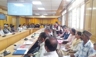 जिला विकास कार्यालय किन्नौर के माध्यम से कार्यान्वित विभिन्न योजनाओं की समीक्षा बैठक आयोजित