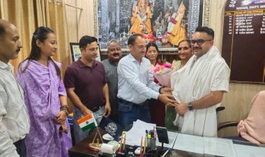 एसडीएम नाहन राजीव संख्यान को सम्मानित किया.... बनकला रखनी मार्ग खुलवाने लिए प्रतिनिधियों ने आभार जताया..