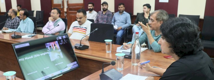 आगामी सेब सीजन की तैयारियों पर समीक्षा बैठक आयोजित