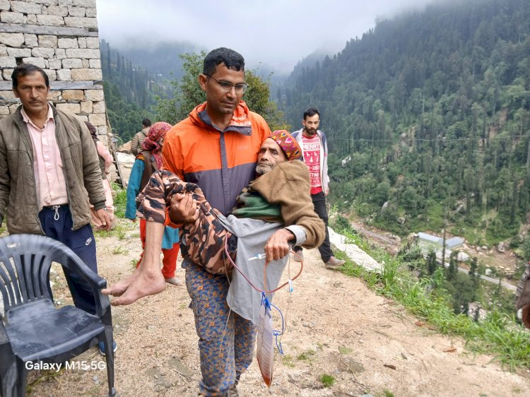 आपदा प्रभावित पियाला डेजी गांव तक पहुंचा बचाव दल, 65 लोगों को सुरक्षित निकाला : उपायुक्त