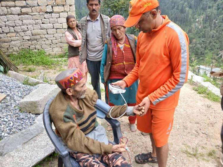 फरिश्ता बनकर देजी पहुंचा आपदा दल, दुनिया से कटे हुए गांव को मिली नई सांसें
