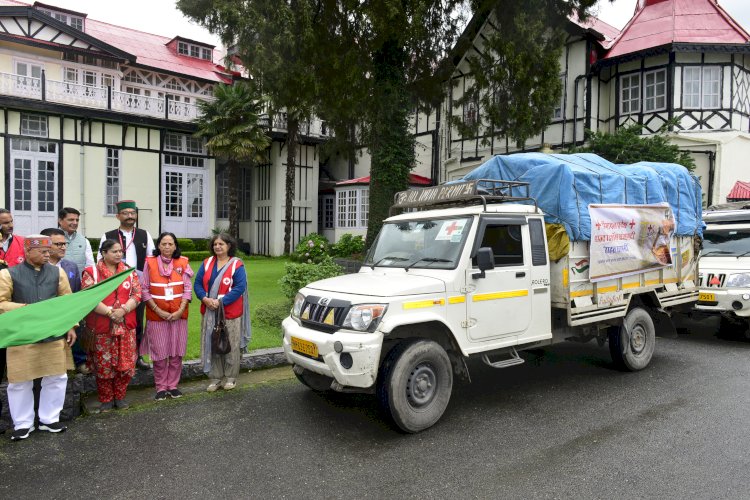 शिमला से भाजपा ने रवाना किए राहत सामग्री वाहन, सिद्धार्थन ने दिखाई हरि झंडी