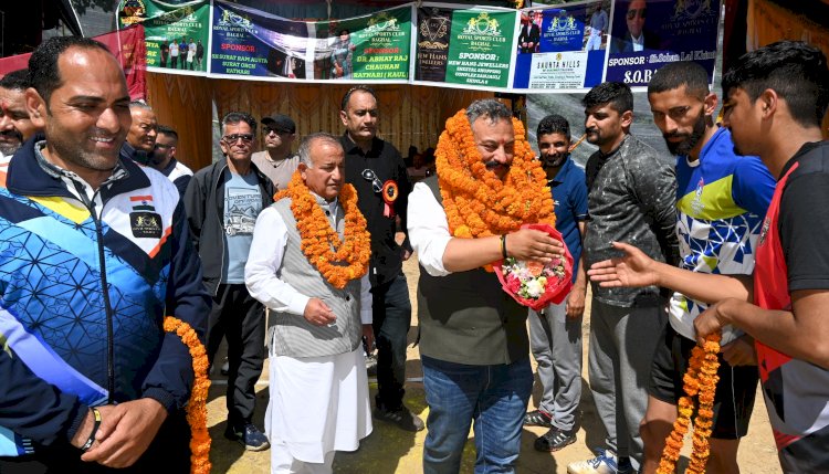 युवाओं के सर्वांगीण विकास में खेल निभाते है अलग भूमिका - रोहित ठाकुर