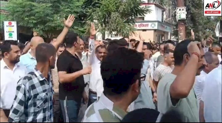 महिला पत्रकार प्रीति चौहान के समर्थन में पांवटा साहिब में जनाक्रोश रैली
