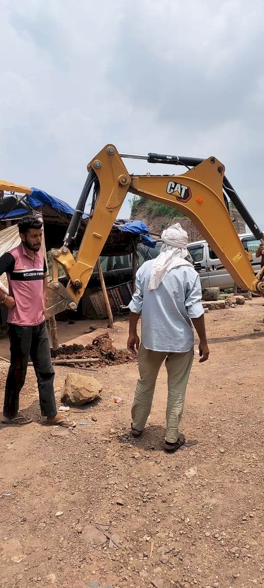 फोरलेन के दोनों ओर से हटाए गए अवैध कब्जे, बिलासपुर प्रशासन की संयुक्त कार्रवाई