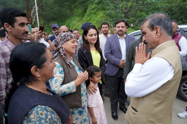 मुख्यमंत्री ने शोघी-ढली फोरलेन परियोजना के संवेदनशील स्थलों का निरीक्षण किया