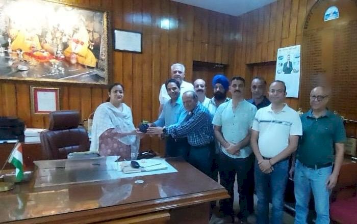 रोटरी के नवनियुक्त प्रधान ने की उपायुक्त सिरमौर प्रियंका वर्मा से मुलाकात