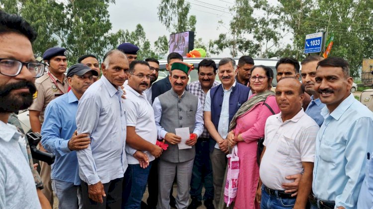 मंत्री राजेश धर्मानी ने मंडी आपदा राहत के लिए मुख्यमंत्री सुक्खू को सौंपे सहयोग के चेक