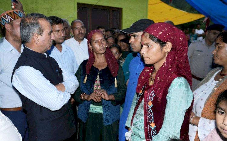 मुख्यमंत्री ने नाचन क्षेत्र के बागा, स्यांज व पंगल्यूर गांव में आपदा का जायजा लिया
