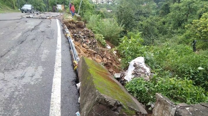 नेशनल हाईवे को 1.40 करोड़ का नुकसान: एनएच अथॉरिटी ने नगर परिषद को लिखा पत्र. बिरोजा फैक्टरी के नजदीक बरसात में नाला  हुआ था ब्लॉक....