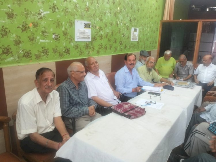 एच.पी.एस. ई. बी. पेंशनर कल्याण संघ नाहन की मासिक बैठक आयोजित